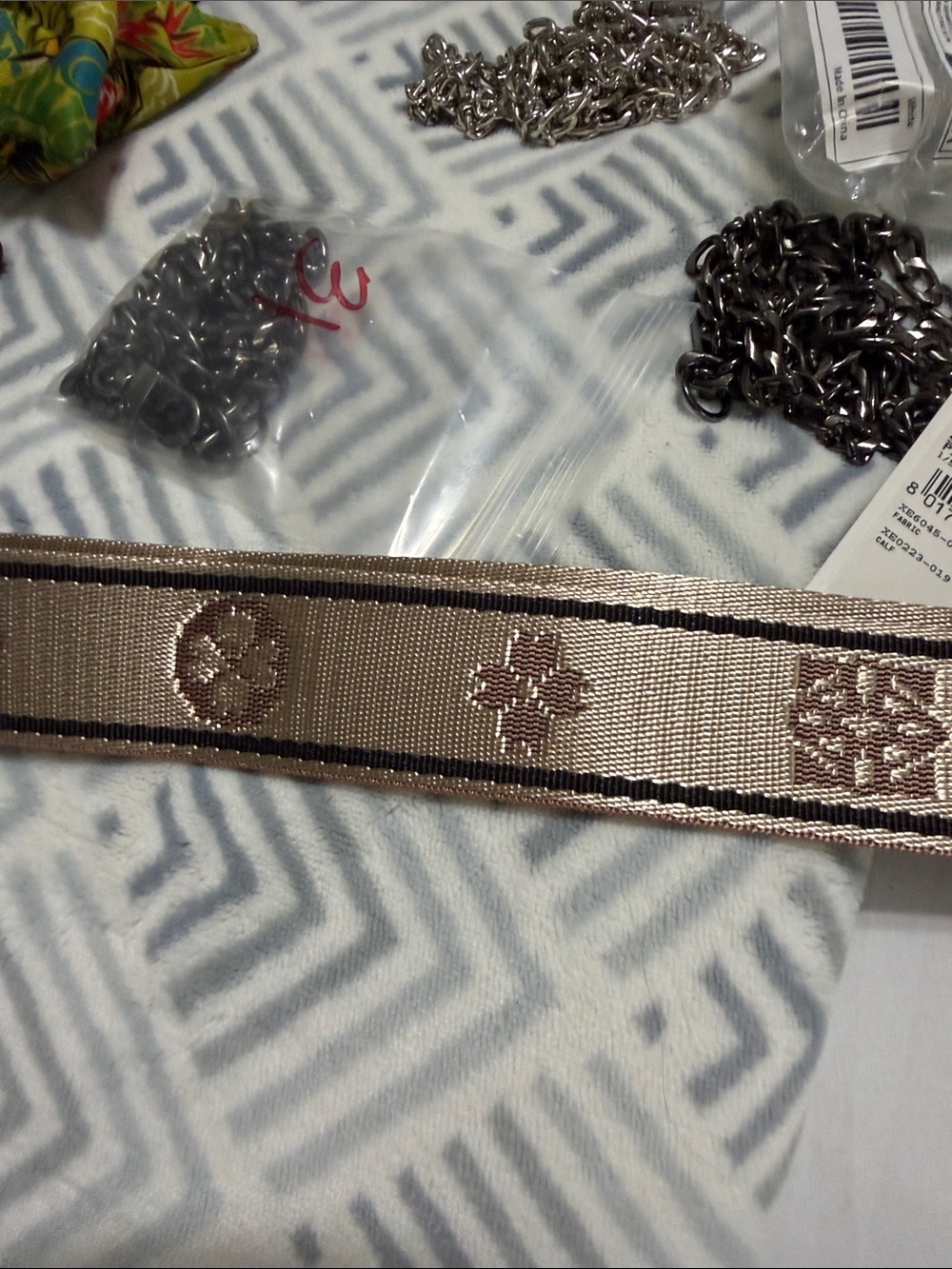 Beige and gold woven jacquard Woven Guitar Strap/crossbodystrap - Picture 7 of 9